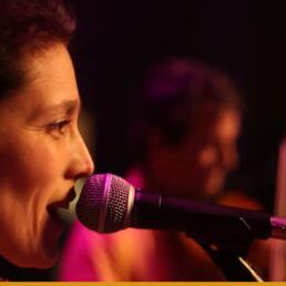 Laure Cohen chante